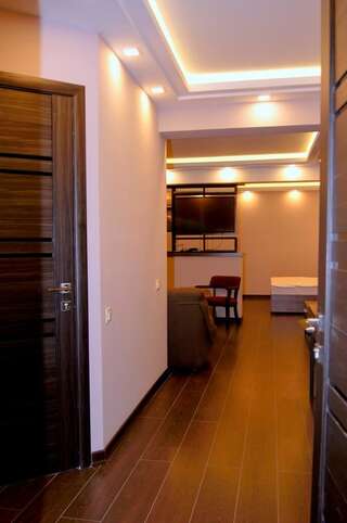 Отель Moscow Boutique Hotel Ереван Номер-студио с кроватью размера "king-size" и диван-кроватью-15